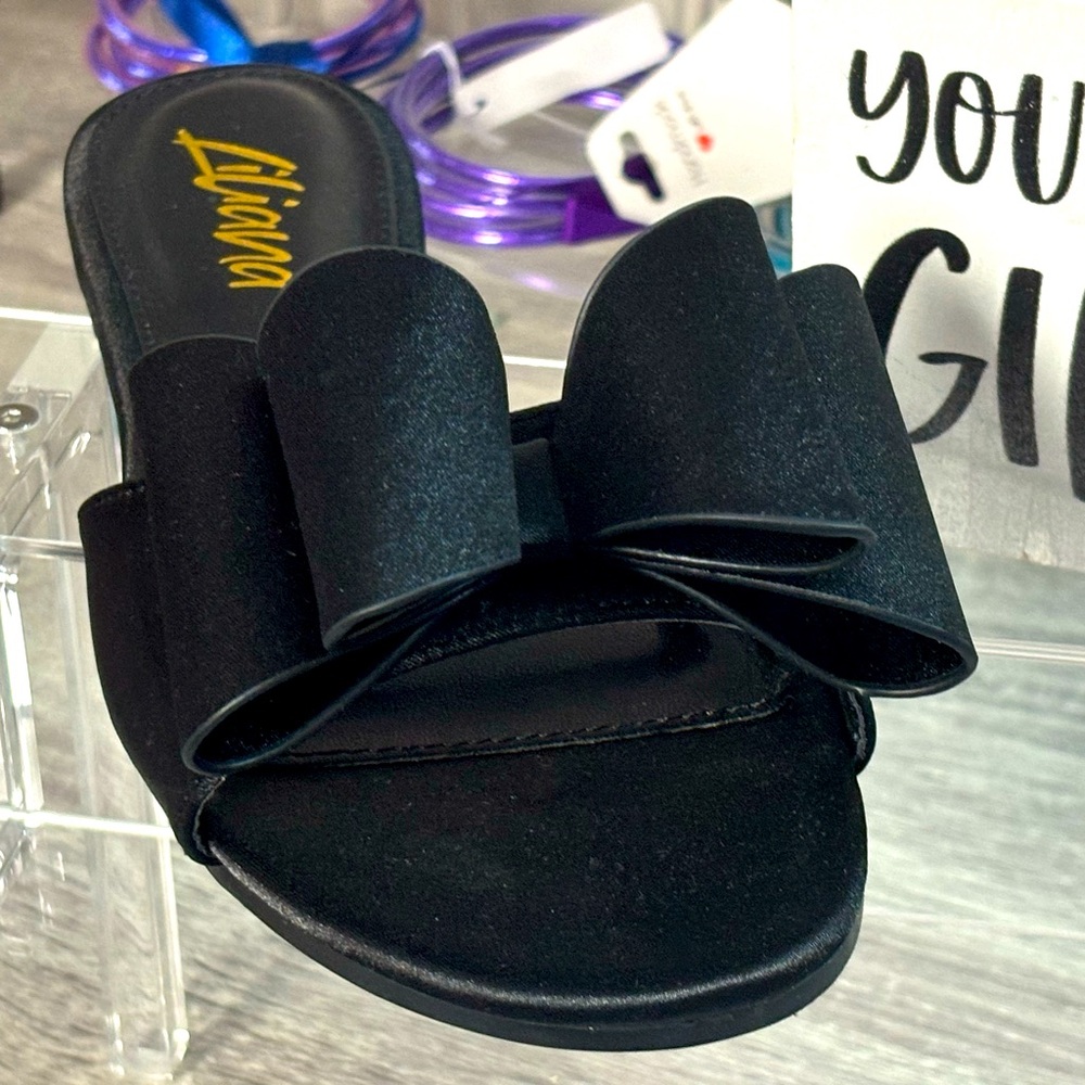 New black Liliana’s slides for women. Brand new multiple sizes
